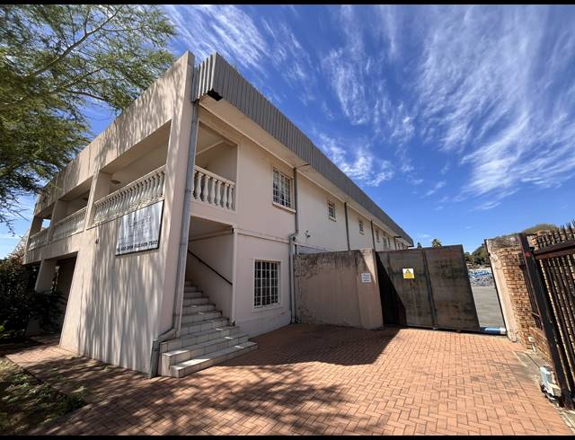 1,550M² WAREHOUSE TO LET IN EASTLEIGH